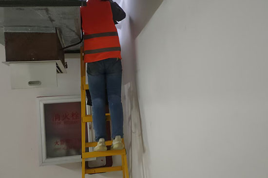 消防工程施工现场与管道安装示意